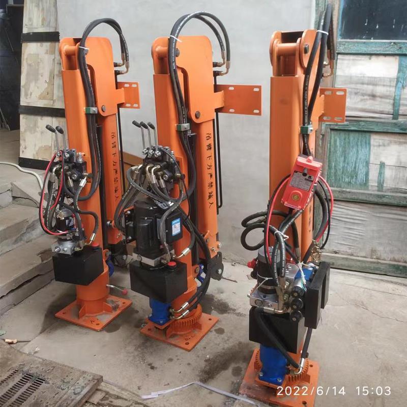 河间市重汽蓝牌随车吊 3.2吨 国六动力强 液压驱动 农用自卸起重机